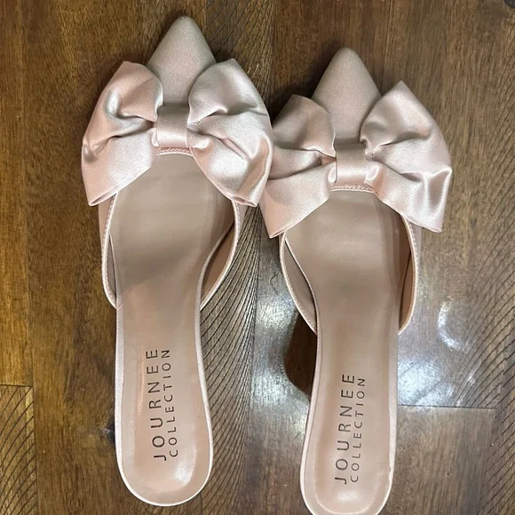 Journee Collection Pink Bow Kitten Heels - Picture 2 of 3
